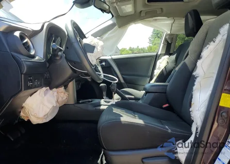 2017 Toyota Rav4 Xle z USA, uszkodzony, nr VIN 2T3RFREV2HW634500